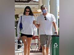 
      
      Leonardo DiCaprio spends Thanksgiving with Vittoria's family
      
      