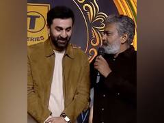 
      
      Ranbir touches SS Rajamouli's feet at 'Animal' event
      
      