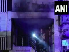 
      
      1 dead as fire breaks out at jewellery shop in Tami Nadu's Madura
      
      