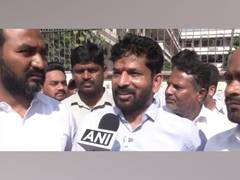 
      
      BRS workers stop Kondal Reddy from visiting polling booth
      
      