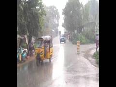 
      
      TN: Heavy rain lashes parts of Tiruvallur, Chengalpattu 
      
      