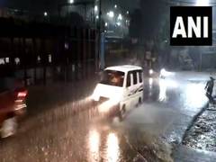 
      
      Heavy rains lash Bharuch district of Gujarat, locals face woes
      
      