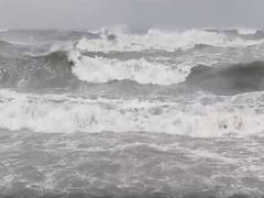 
      
      Sea level rises to 5 feet at TN's Mahabalipuram beach 
      
      