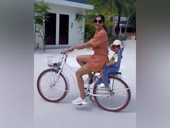 
      
      Shilpa Shetty enjoys cycle ride with daughter in new cute video
      
      