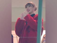 
      
      Taylor Swift cheers for Travis Kelce at Packers-Chiefs Game
      
      