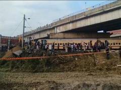 
      
      Engine of Kolkata-Radhikapur Express derails, catches fire
      
      