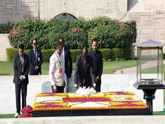 
      
      Kenyan President pays homage to Mahatma Gandhi at Rajghat
      
      