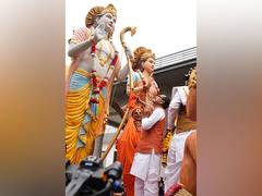 
      
      MP CM Chouhan welcomes 'Ram Rath Yatra' at CM residence
      
      
