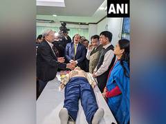 
      
      Mansukh Mandaviya gets hands-on training in CPR technique 
      
      