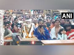 
      
      MP: Actor Arpit Ranka offers prayers at Mahakaleshwar temple
      
      