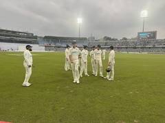 
      
      Phillips's counterattacking knock keeps NZ alive in 2nd Test
      
      