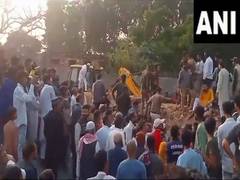
      
      Mau wall collapse: UP CM Yogi announces Rs 2 lakh compansation
      
      