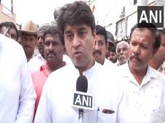 
      
      Jyotiraditya Scindia participates in Vikshit Bharat Sankalp Yatra
      
      