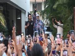 
      
      Amitabh Bachchan greets fans outside Jalsa with grandson Agastya 
      
      