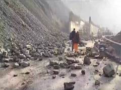 
      
      Traffic halted on Jammu-Srinagar highway due to shooting stones
      
      