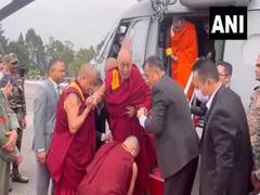 
      
      Tibetan Spiritual Leader Dalai Lama arrives in Gangtok 
      
      
