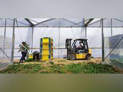 
      
      Ecuador discusses sending thousands of agricultural workers
      
      
