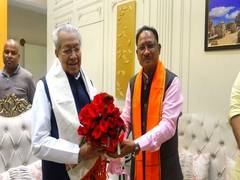 
      
      Chhattisgarh CM-designate Vishnu Deo Sai meets Governor 
      
      