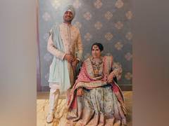 
      
      Guneet celebrates first wedding anniversary with hubby Sunny
      
      