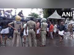 
      
      BJP Yuva Morcha holds protest against Kerala govt
      
      