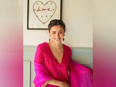 
      
       Alia shares pictures from her friend's wedding festivities 
      
      