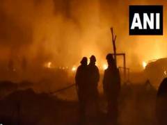 
      
      Massive fire breaks out at warehouse in Delhi's Fatehpur Beri
      
      