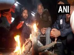 
      
      Delhi grapples with cold: IMD reports dip in temperatures
      
      
