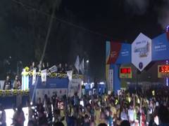 
      
      25K Marathon flagged off in Kolkata with presence of WB Governor
      
      