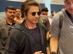 
      
      Shah Rukh Khan looks dapper as he gets snapped at Mumbai airport 
      
      