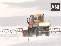 
      
      J-K: Government rescues tourists after snowfall in Gulmarg
      
      