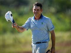 
      
      Mauritius: Oosthuizen flies on wings of three eagles to take lead
      
      