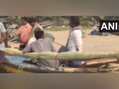 
      
      Fisherman dies after boat capsizes off Revupolavaram coast
      
      