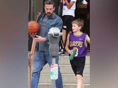 
      
      Ben Affleck shows off his basketball skills 
      
      
