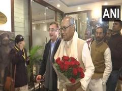 
      
      Congress MP Digvijaya Singh calls on Madhya Pradesh CM
      
      