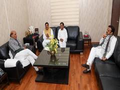 
      
      Madhya Pradesh CM, Dy CMs call on Defence Minister Rajnath Singh
      
      