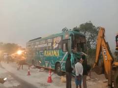 
      
      Andhra Pradesh: 4 killed in bus-tractor collision
      
      