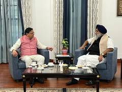
      
      SAD chief meets Dhami, raises two issues concerning native Sikhs
      
      