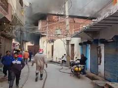 
      
      Delhi: Fire breaks out at a godown in Karawal Nagar
      
      