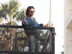 
      
      Amid 'Dunki' success, SRK greets fans outside Mannat
      
      