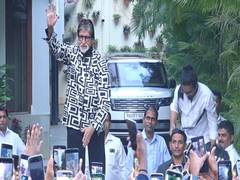 
      
      Pictures from Amitabh Bachchan's customary Sunday meet with fans
      
      