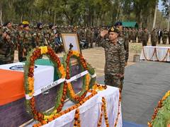 
      
      Lt General Upendra Dwivedi pays homage to 4 soldiers
      
      