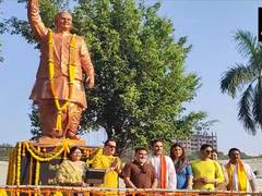 
      
      Pankaj Tripathi pays tribute to Atal Bihari Vajpayee 
      
      