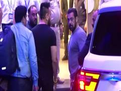 
      
      Salman Khan snapped at Mumbai airport ahead of his 58th birthday
      
      