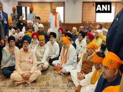 
      
      Amit Shah, JP Nadda offers prayer at Gurudwara Bara Sikh Sangat
      
      