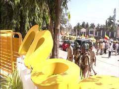 
      
      K'nataka: KRV members protest for '60% Kannada' on all signboards
      
      
