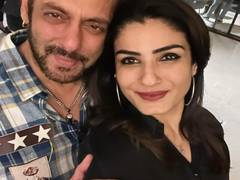 
      
      Raveena wishes her “first screen hero