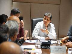 
      
      Delhi minister chairs meeting with trade representatives
      
      