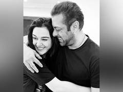 
      
       Preity Zinta shares belated birthday wish for Salman Khan 
      
      
