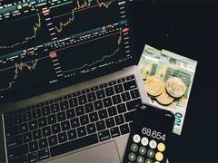 
      
      2024 on the horizon: Stock market roars to new highs
      
      