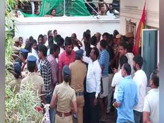 
      
      DMDK's 'Captain' Vijayakanth loses battle with Covid
      
      
